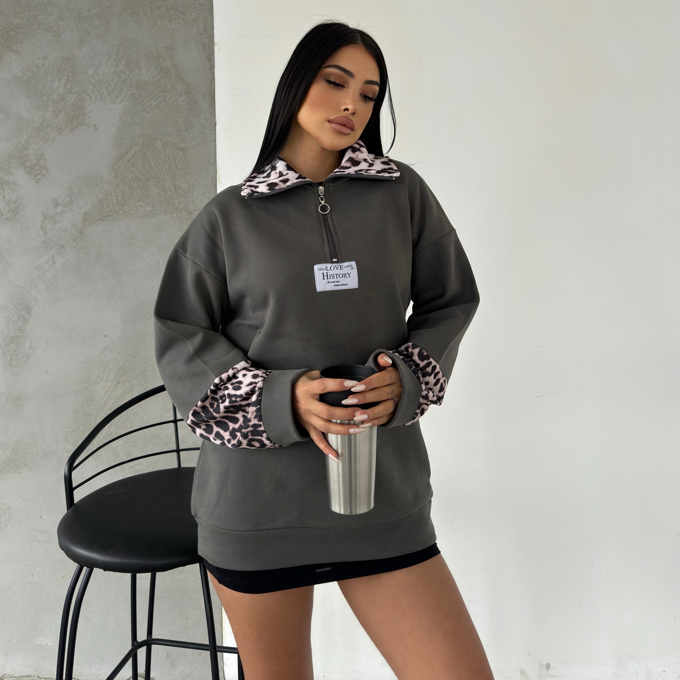 Суитчър с леопардов десен