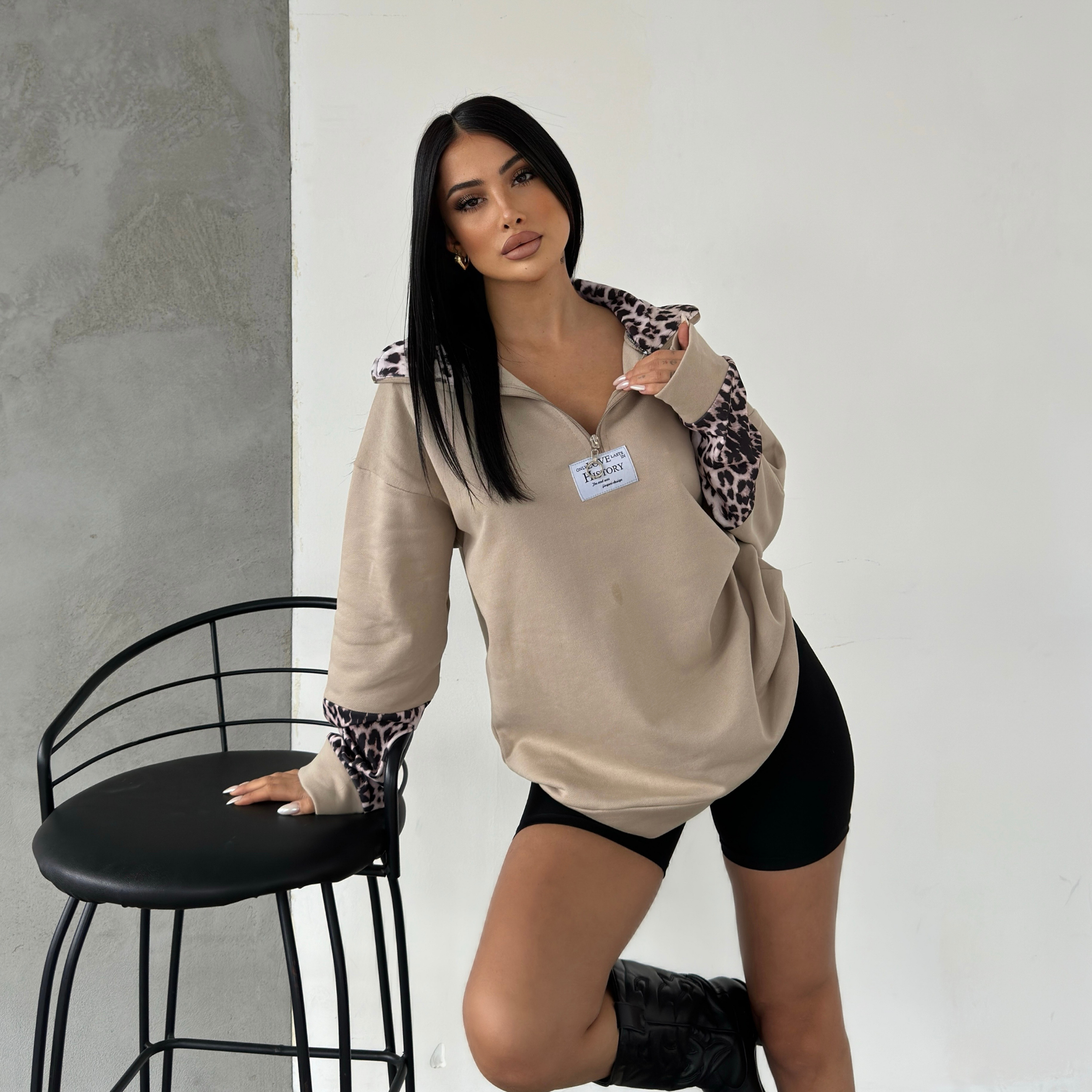 Суитчър с леопардов десен