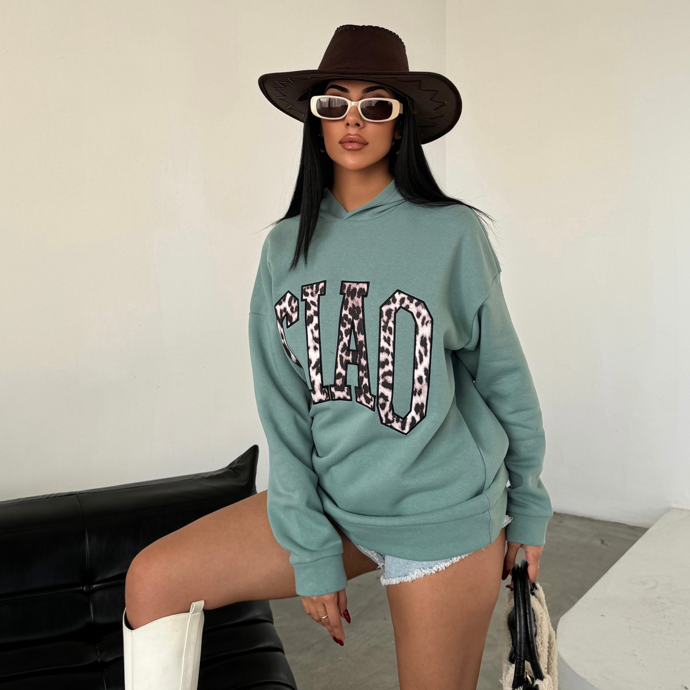 Суитчър с надпис