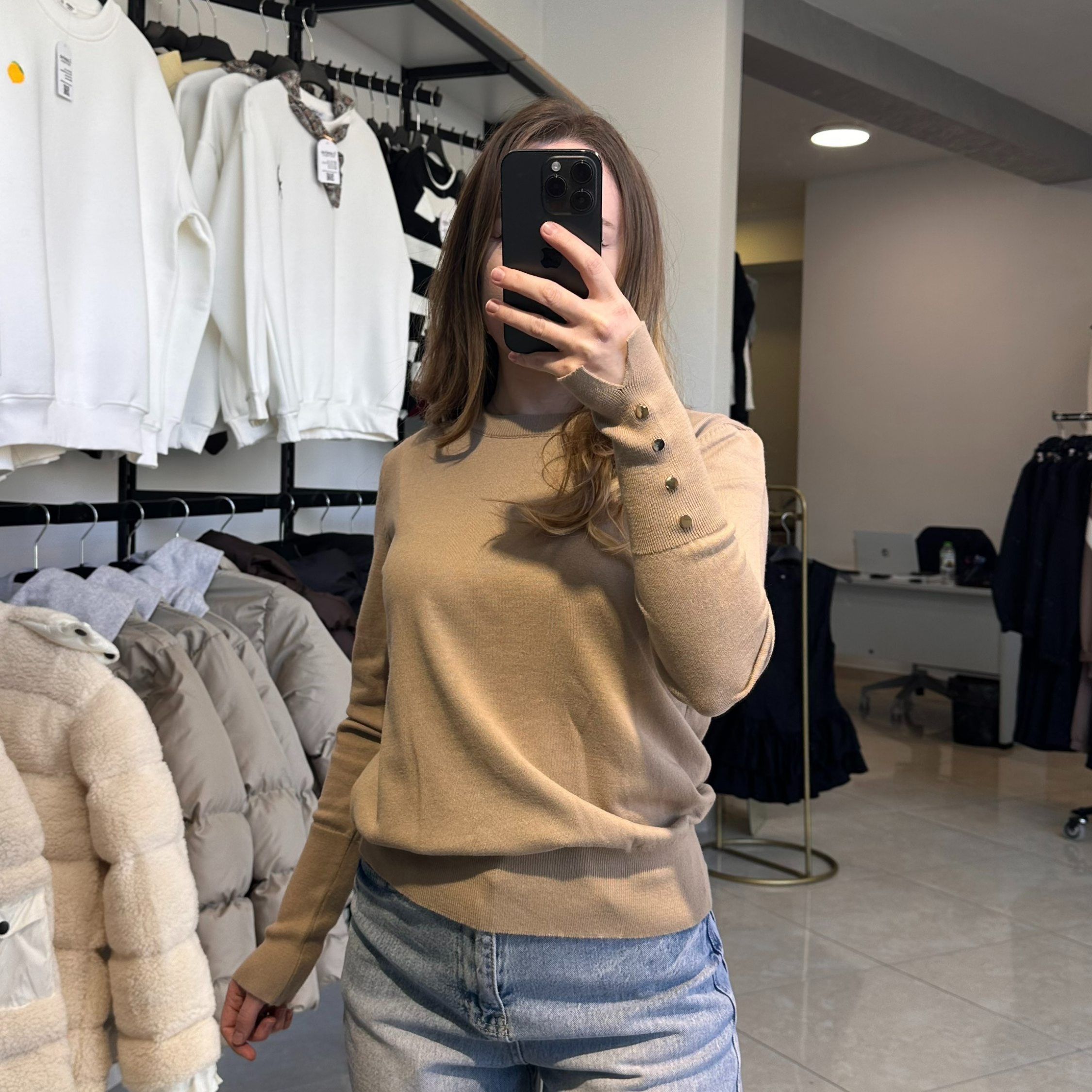 Плетена бежова блуза с копчета