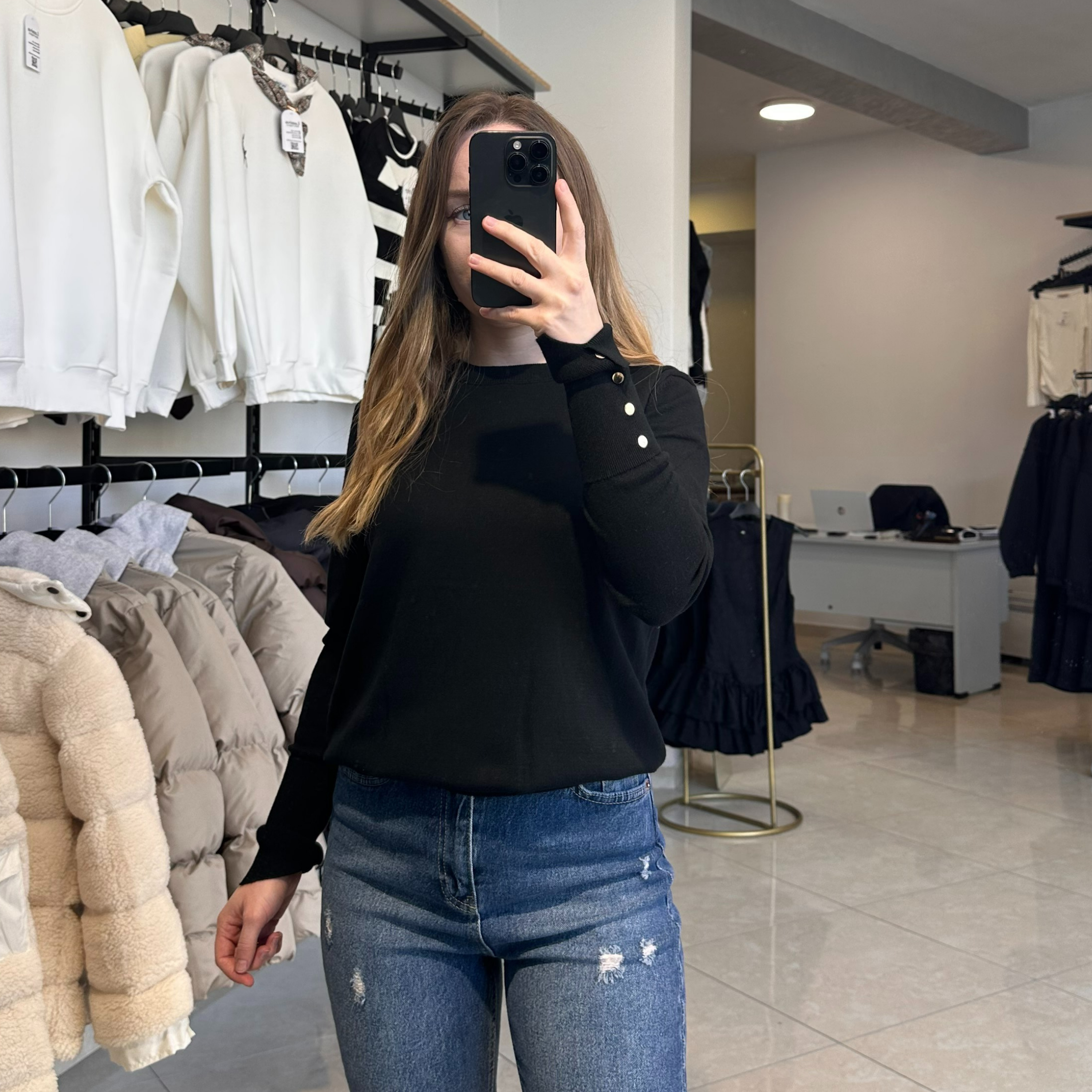 Плетена черна блуза с копчета