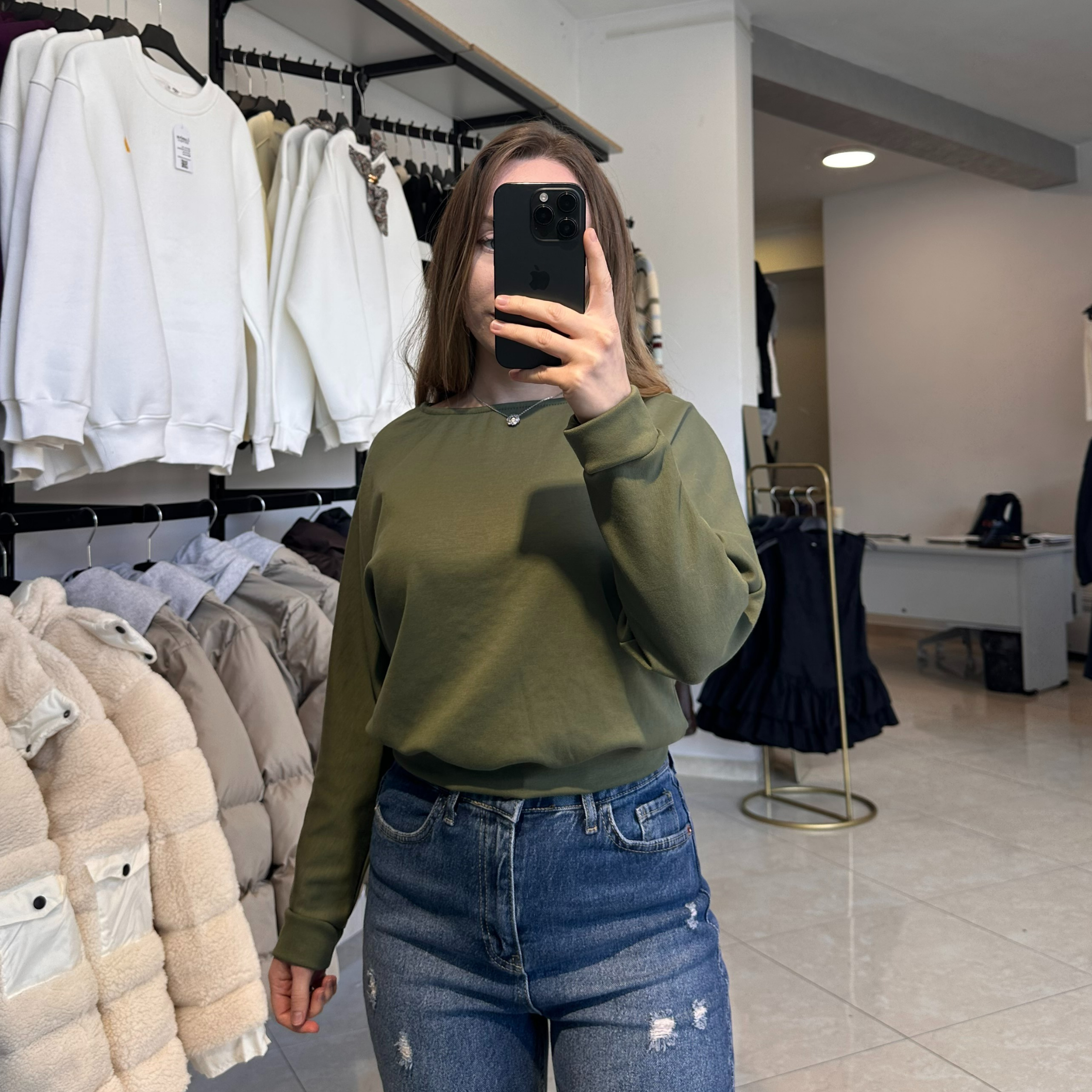 Асиметричен зелен пуловер