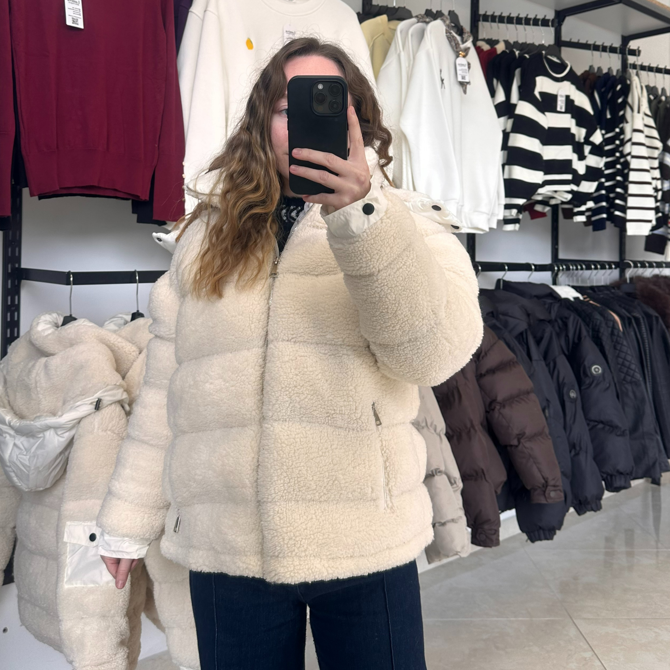 Бяло плюшено яке с качулка