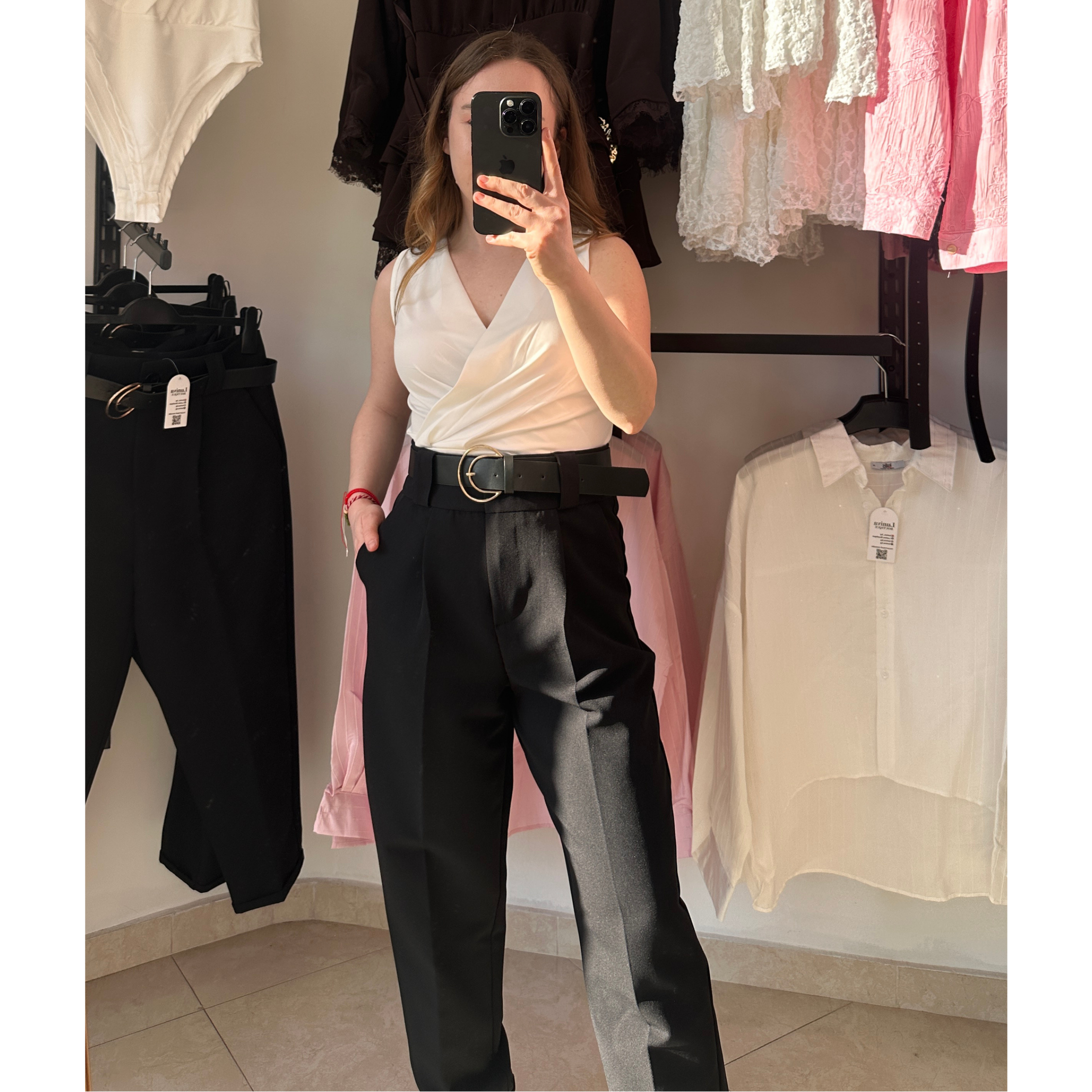 Бяло боди с деколте