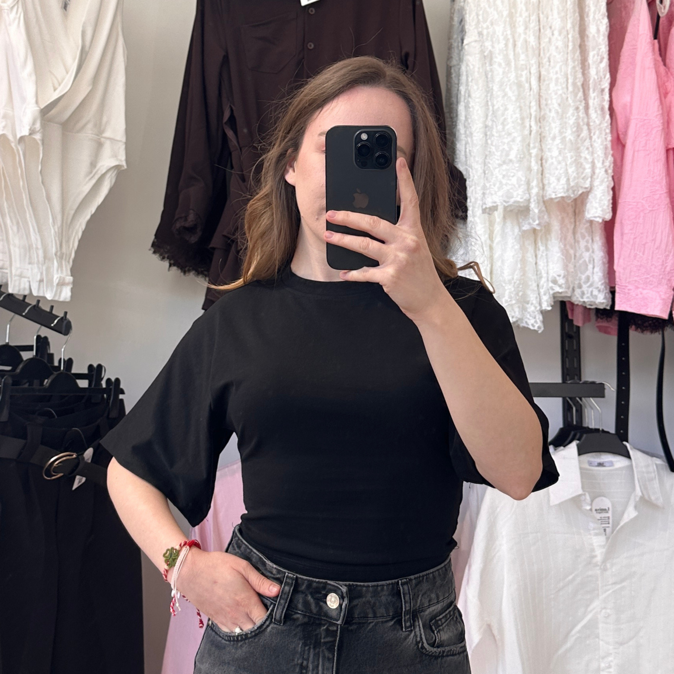 Черна тениска тип прилеп