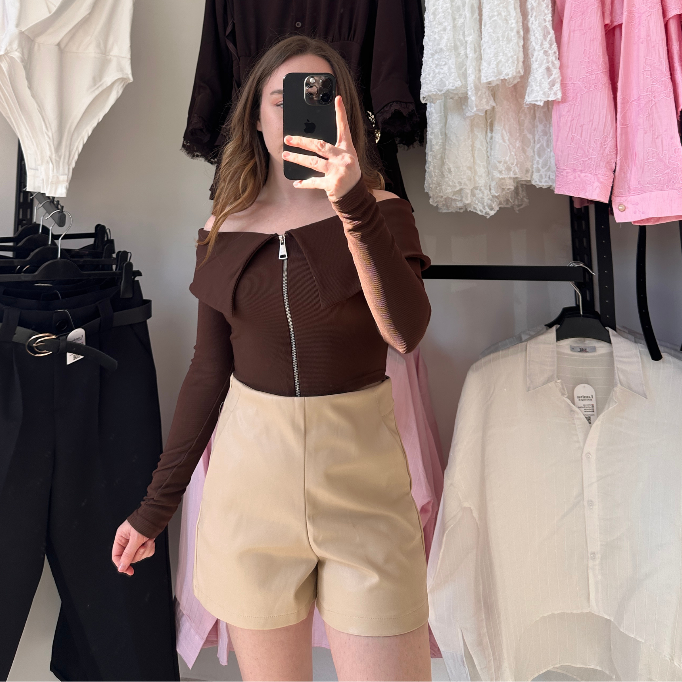 Къси панталони от еко кожа