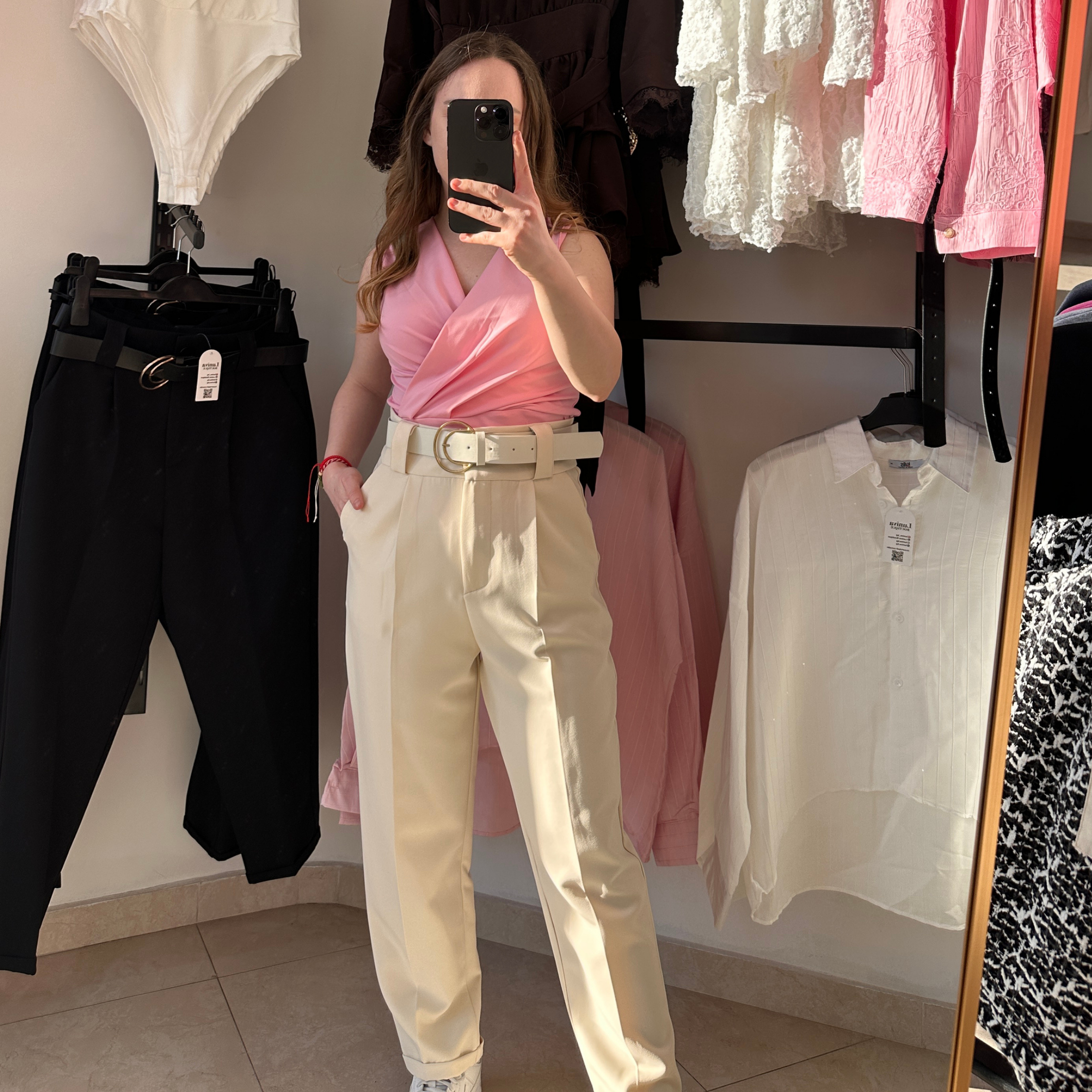 Кремав панталон от плат с колан