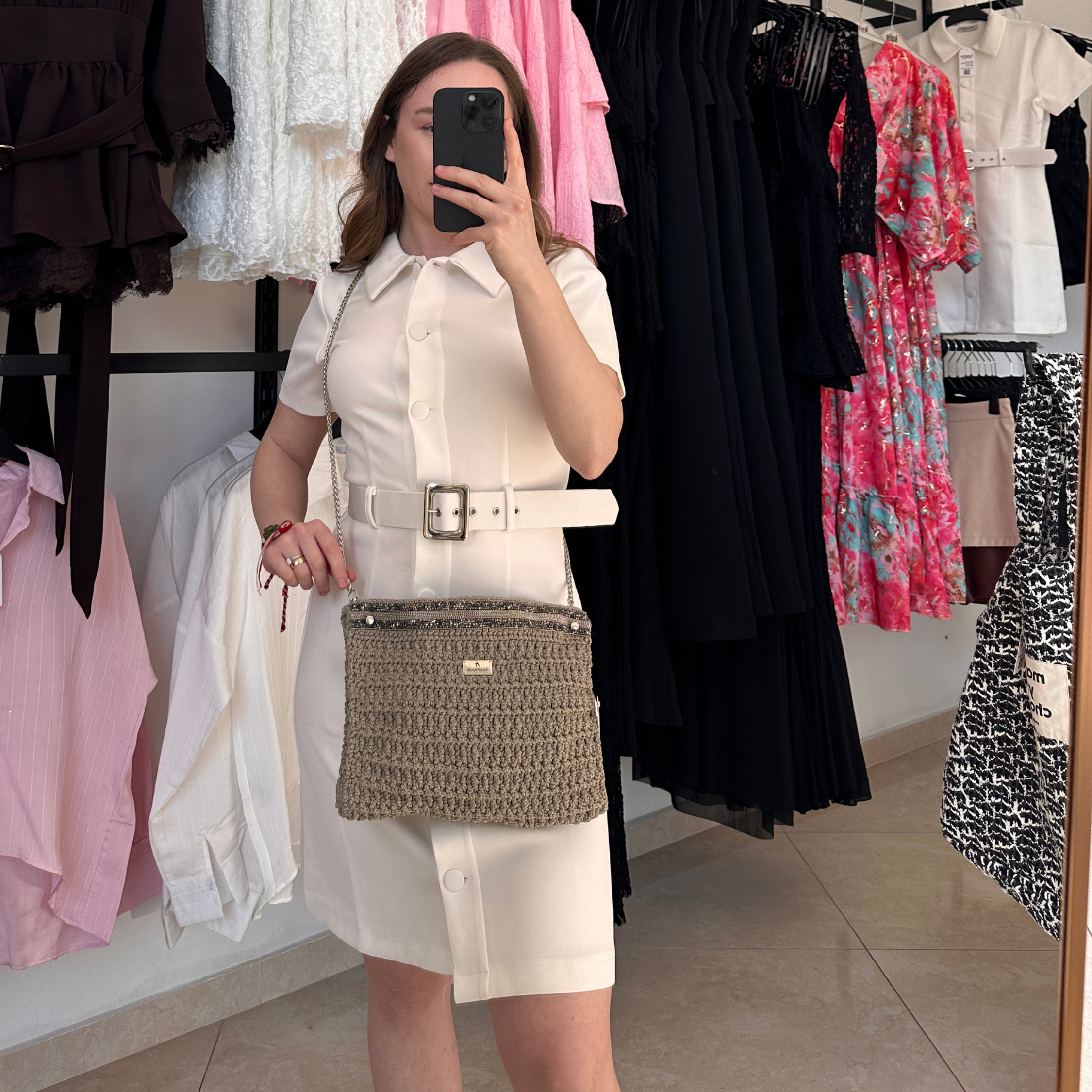 Ръчно плетена чанта с камъчета