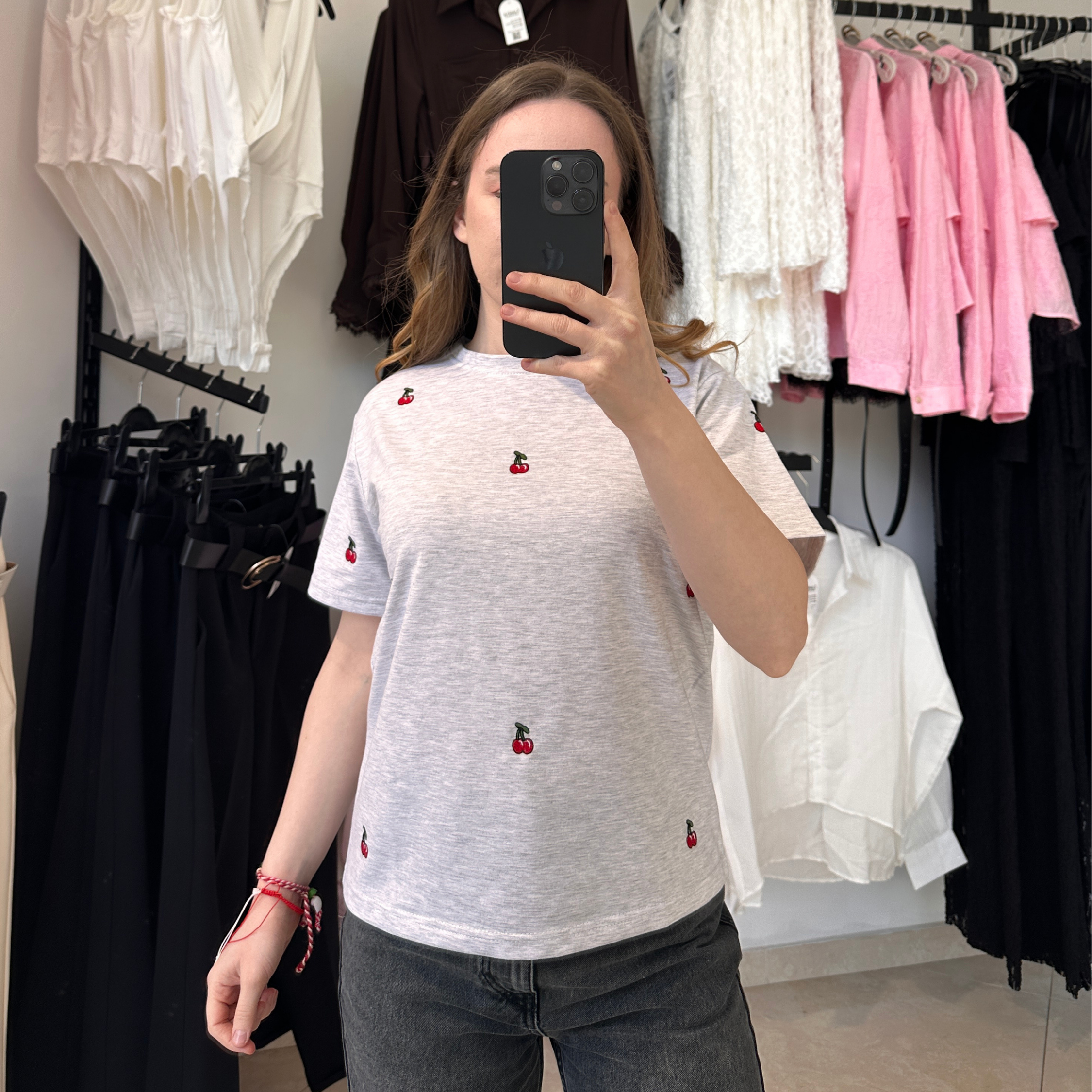 Сива тениска с черешки