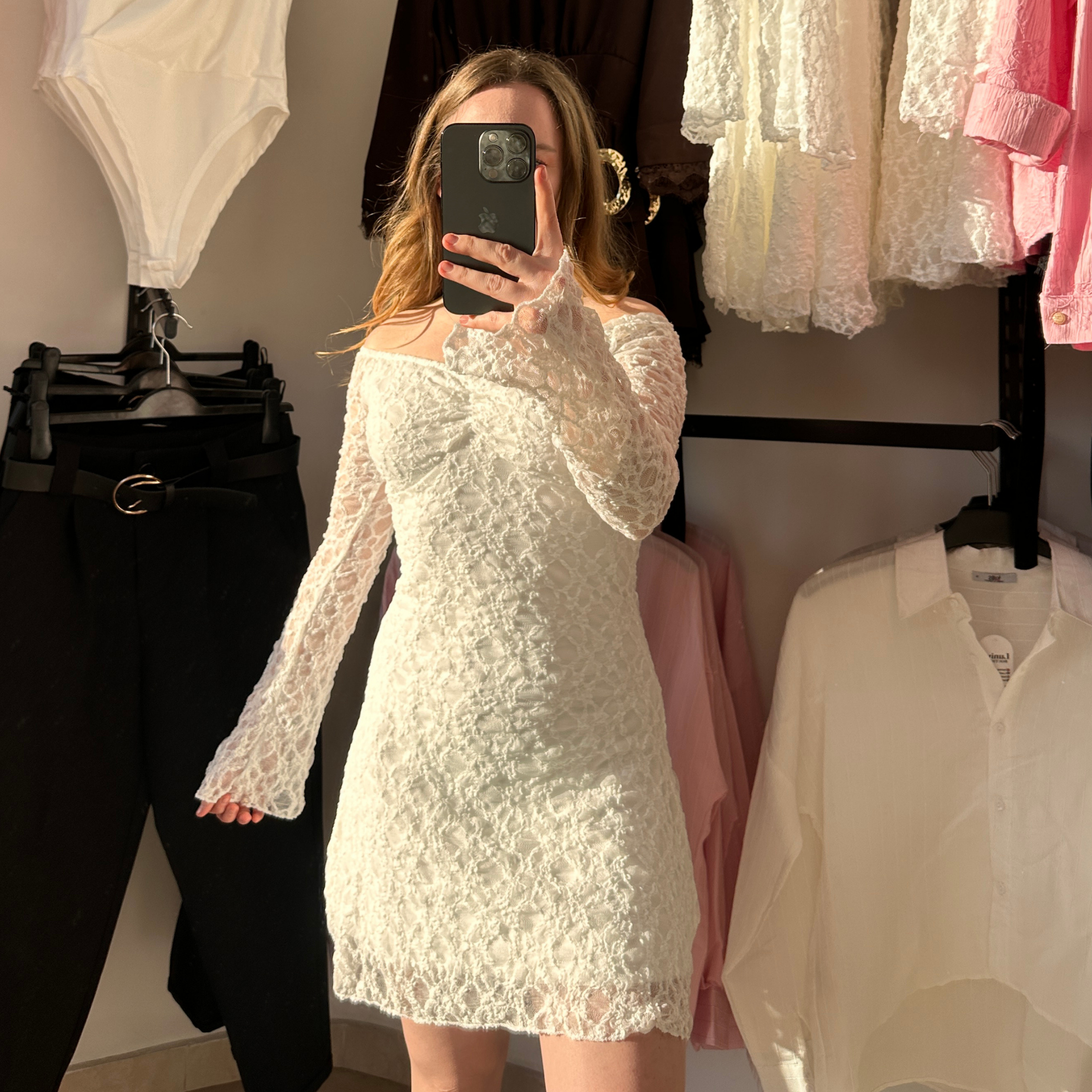 Дантелена бяла рокля