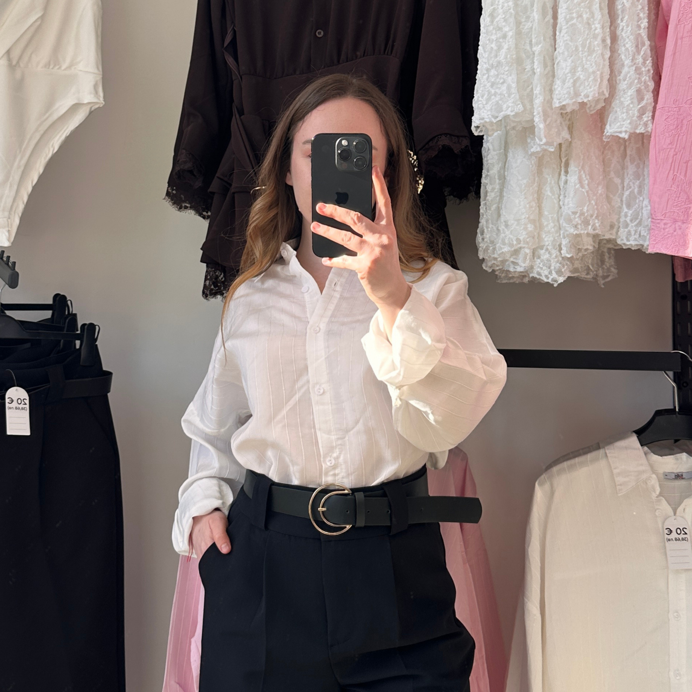 Бяла риза с мъниста