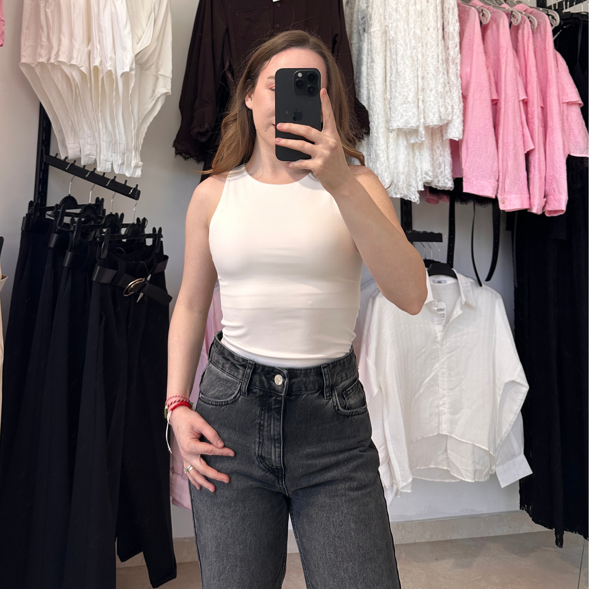 Бяло боди без ръкави